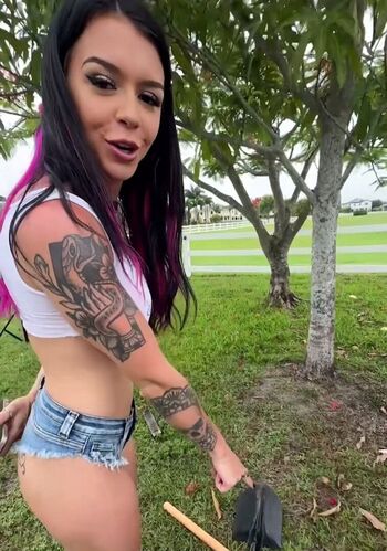 Cora Jade
