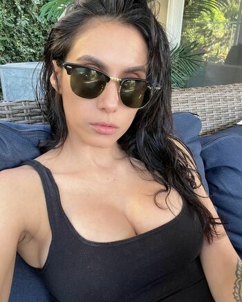 Cristina Vee Valenzuela