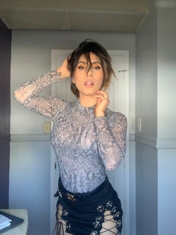 Cristina Vee Valenzuela