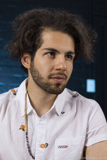 curly.brown.hairdude