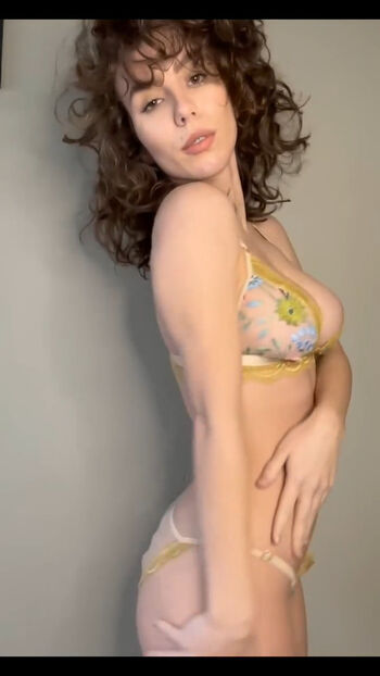 curlywiktoria