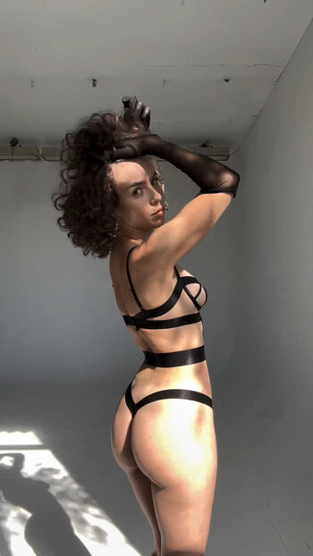 curlywiktoria