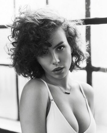 curlywiktoria