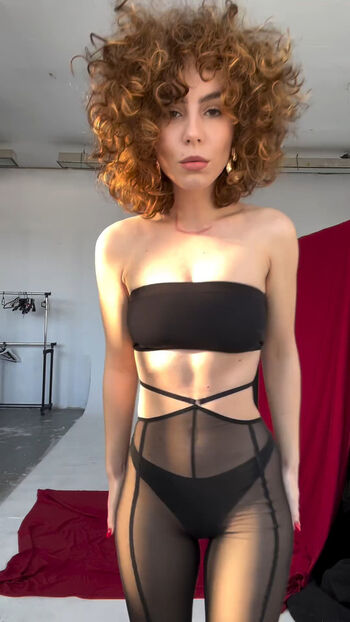 curlywiktoria