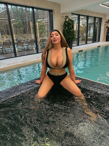 Curvy_kate_lv