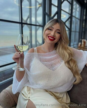 curvy_model_kate
