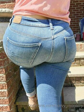 Curvy Mommy