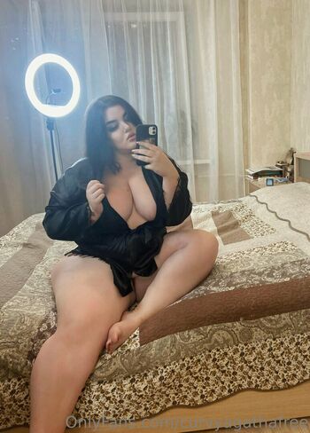 curvyagathafree