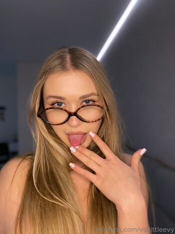 cute_blonde_evy
