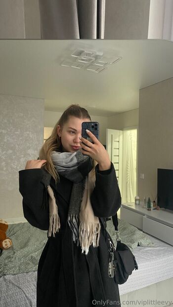 cute_blonde_evy