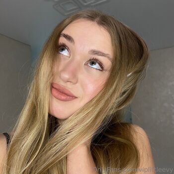cute_blonde_evy