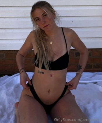 DakotaDivilla
