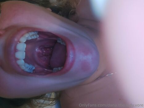 dana.the.lady.vore