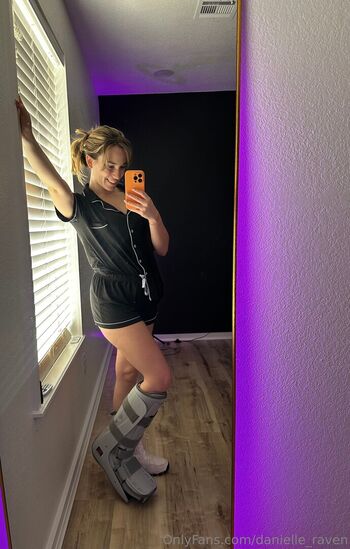 danielle_raven