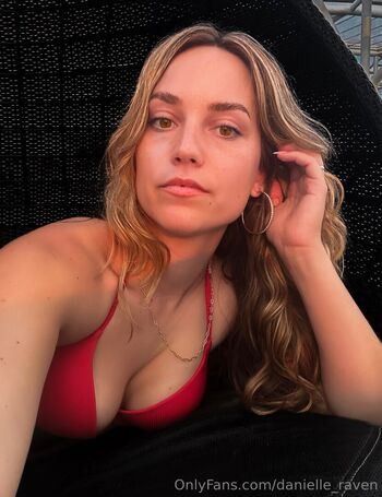 danielle_raven