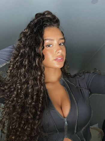 Debora Gomes