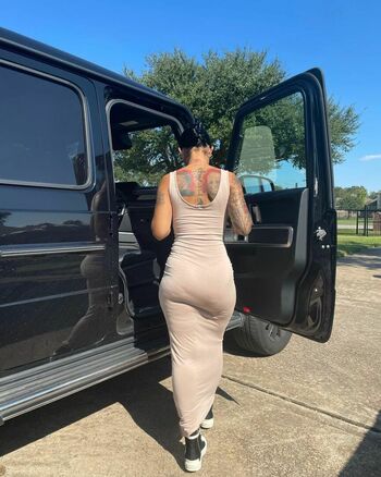 dejanicolehiott