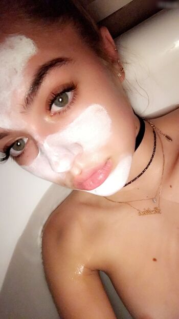 Delilah Hamlin