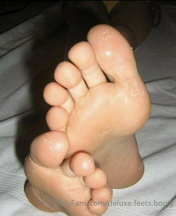 deluxe.feets.booty