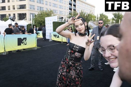 Dove Cameron