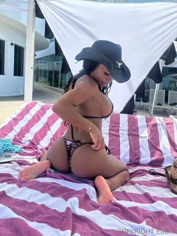 eboni23
