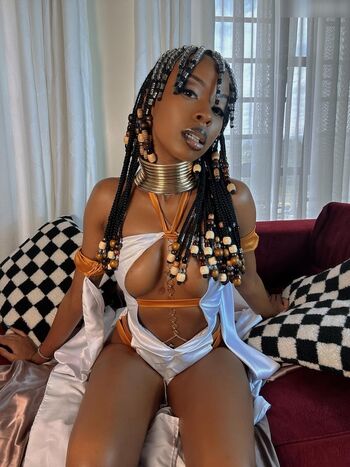 ebonynaomii
