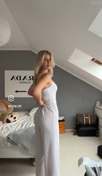 Elena Zoe