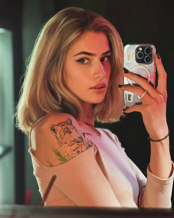 elisa_holt