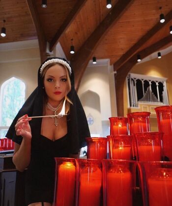 Elizabeth Gillies