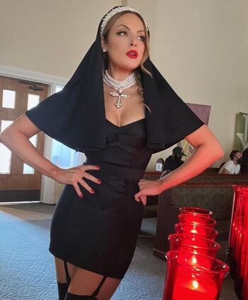 Elizabeth Gillies