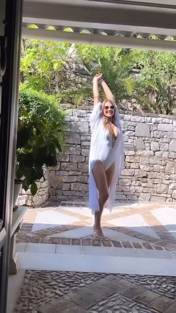 Elizabeth Hurley