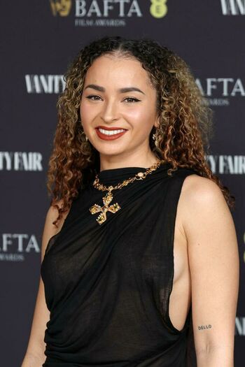 Ella Eyre
