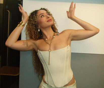 Ella Eyre