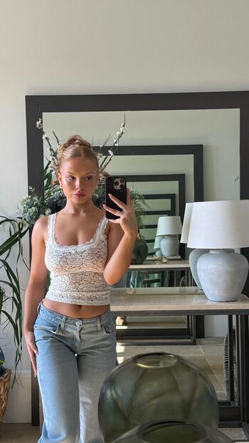 Elle Botterill