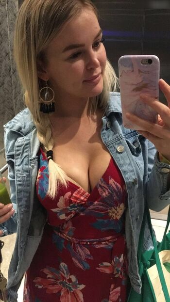 Elle Knox