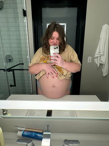 ellesbelly