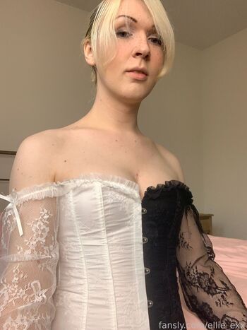 ellie_exx