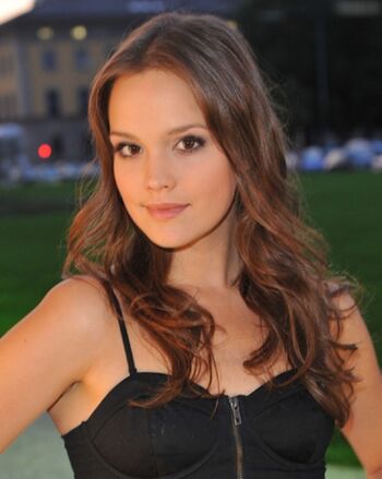Emilia Schüle