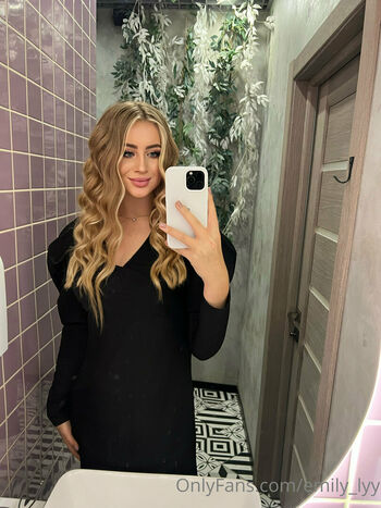 emily_lyy