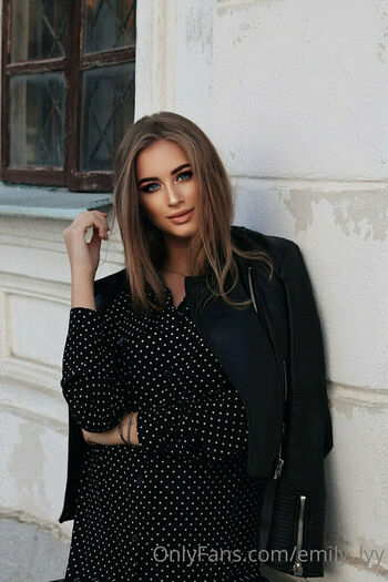 emily_lyy
