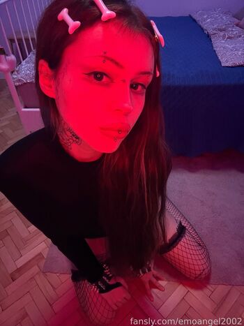 Emoangel2002