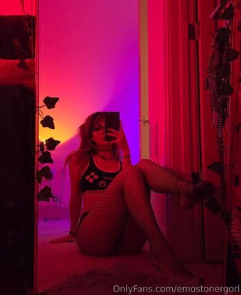 Emostonergorl