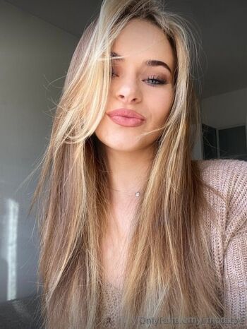 emy_moon11