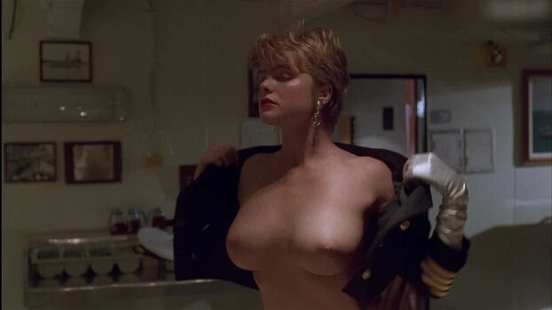 Erika Eleniak