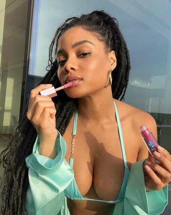 Essence Tatiana