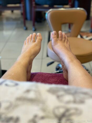 etherealdemie_feet