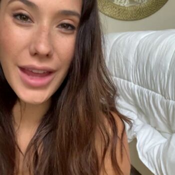 Eva Lovia