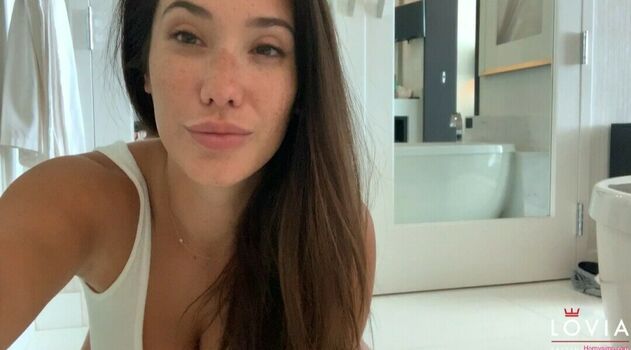 Eva Lovia