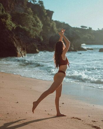 Eve Dumon