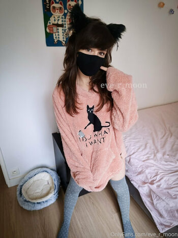 eve_r_moon